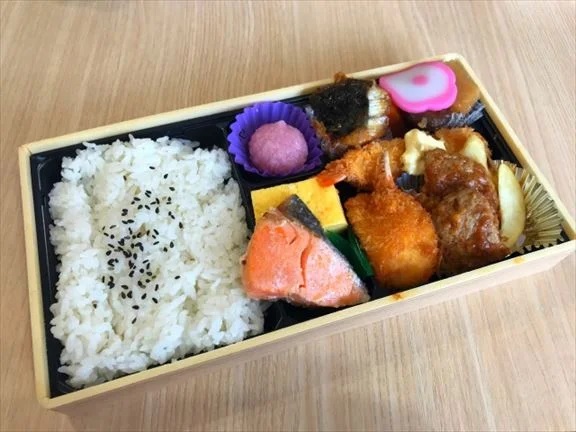 仕出し弁当はイベントや会議以外にも大活躍!屋内・屋外での具体的な活用シーンとは