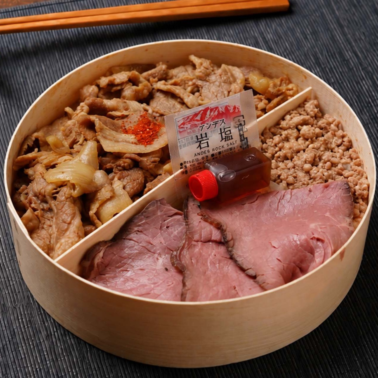 薄切り 炭火焼き ローストビーフ&焼肉わっぱ弁当(ごま油&しお、タレ、おろし)